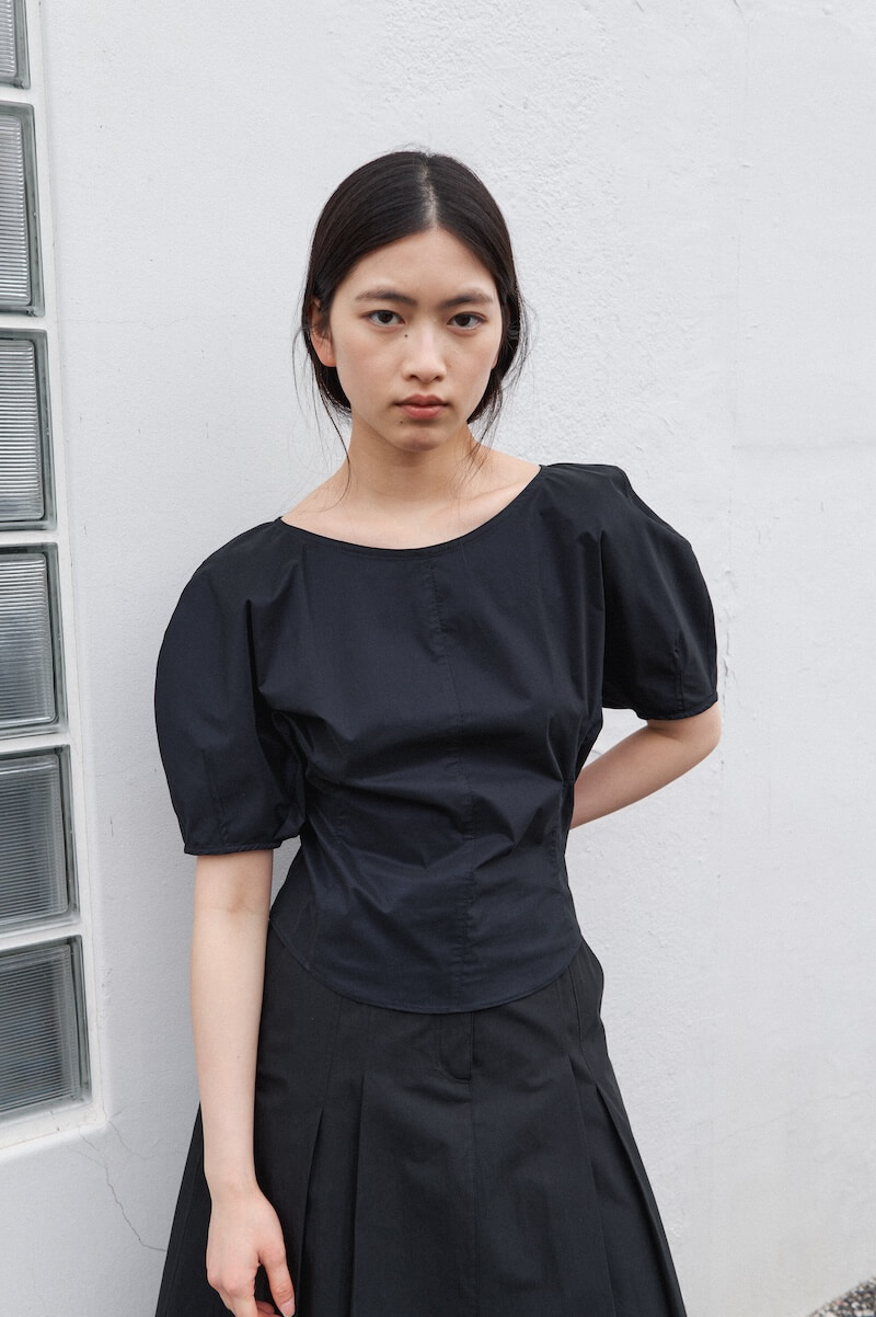 Tuck volume blouse image 2