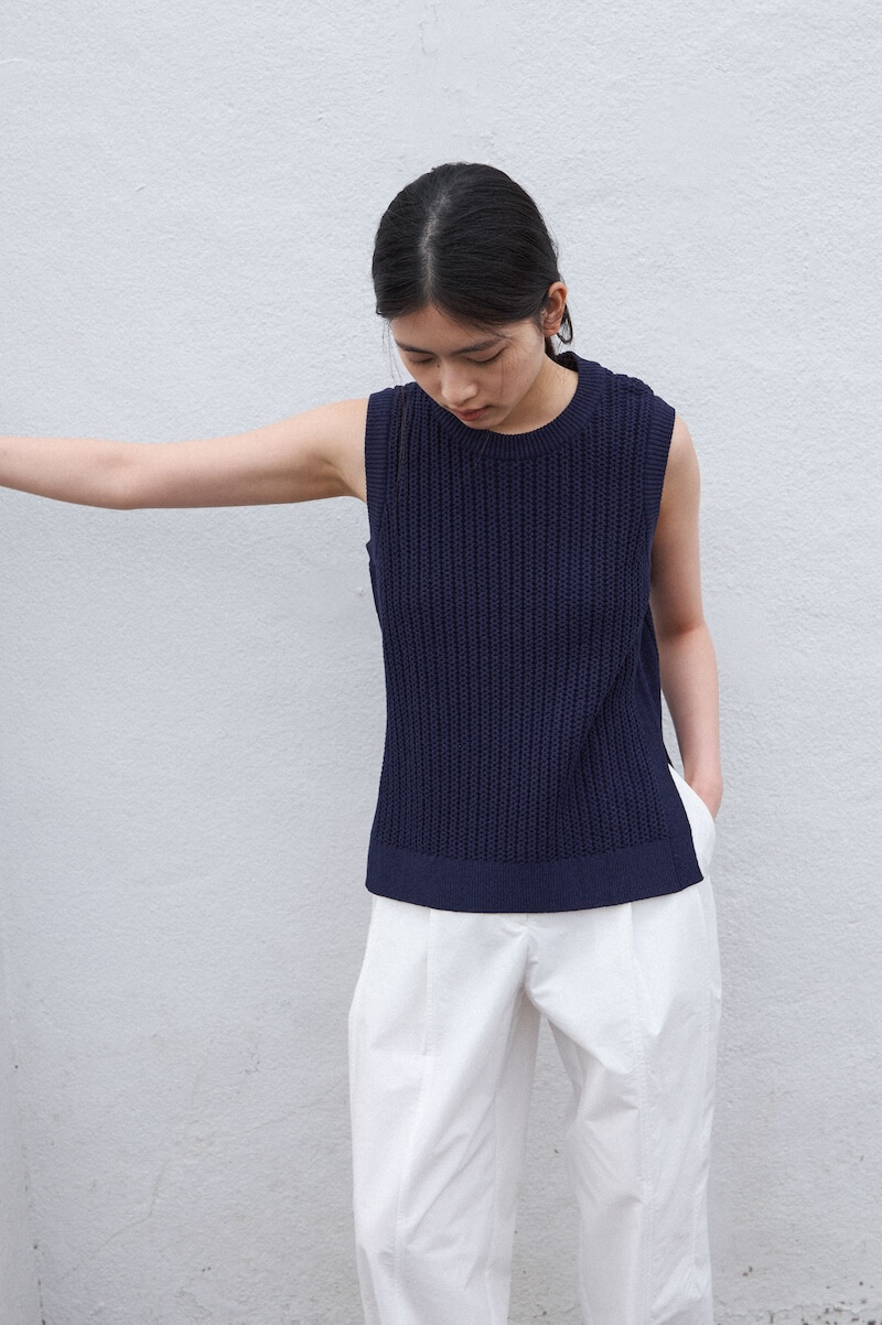 Tie sleeveless knit image 2